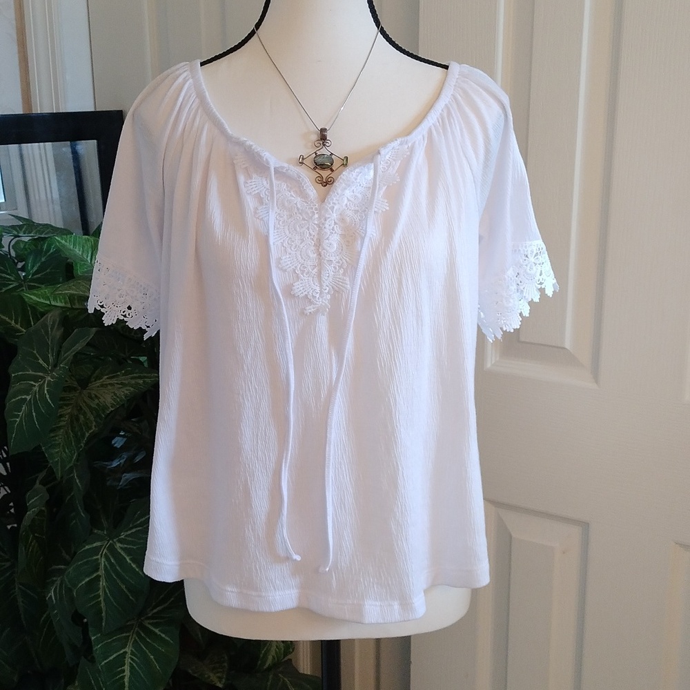 ⚜️ Louise Paris Lace Trim Top - Picture 2 of 9
